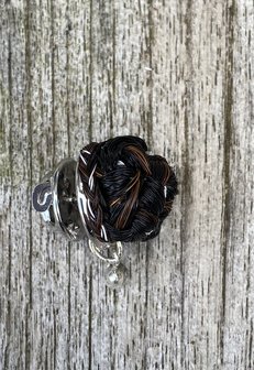 Broche pin knoop.Prijs 25 euro