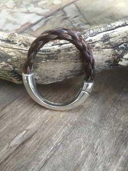 Slavenarmband van paardenhaar. Prijs &euro; 45,00