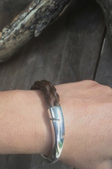 Slavenarmband van paardenhaar. Prijs &euro; 45,00