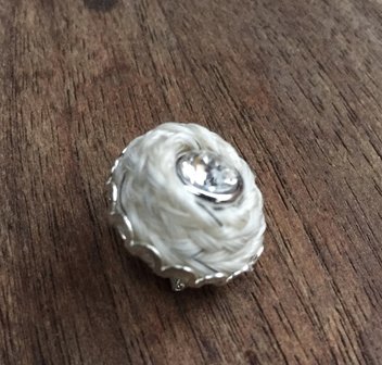 Broche speldje. Prijs 15,95 euro