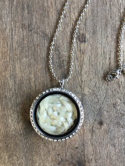 Vlechtwerk voor memory locket