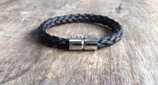 Rond gevlochten armband. ARMB10