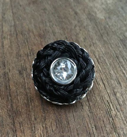 Broche speldje. Prijs 15,95 euro