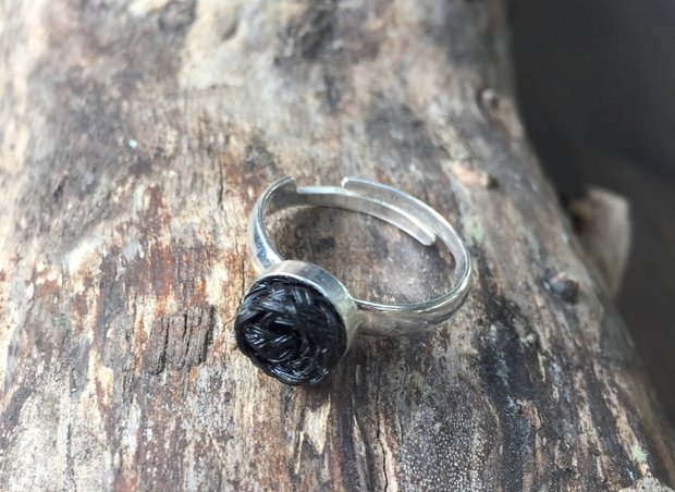 Paardenhaar ring zilver. Prijs € 29,95