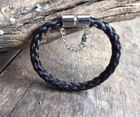 Rond gevlochten armband. ARMB10