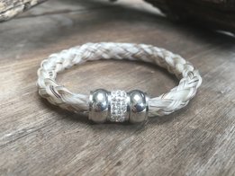 Rond gevlochten armband met strass.